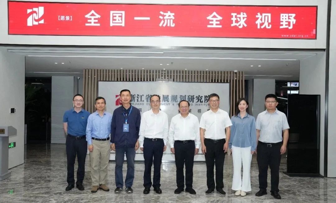  >> 广西壮族自治区党委常委、南宁市委书记农生文一行莅临我院考察交流