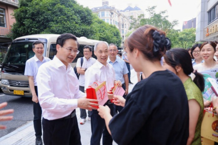 1780453546259328.jpg (定稿,新闻稿)我院成功举办“智库携手社区+银发赋能健康”社区治理共建活动325.jpg